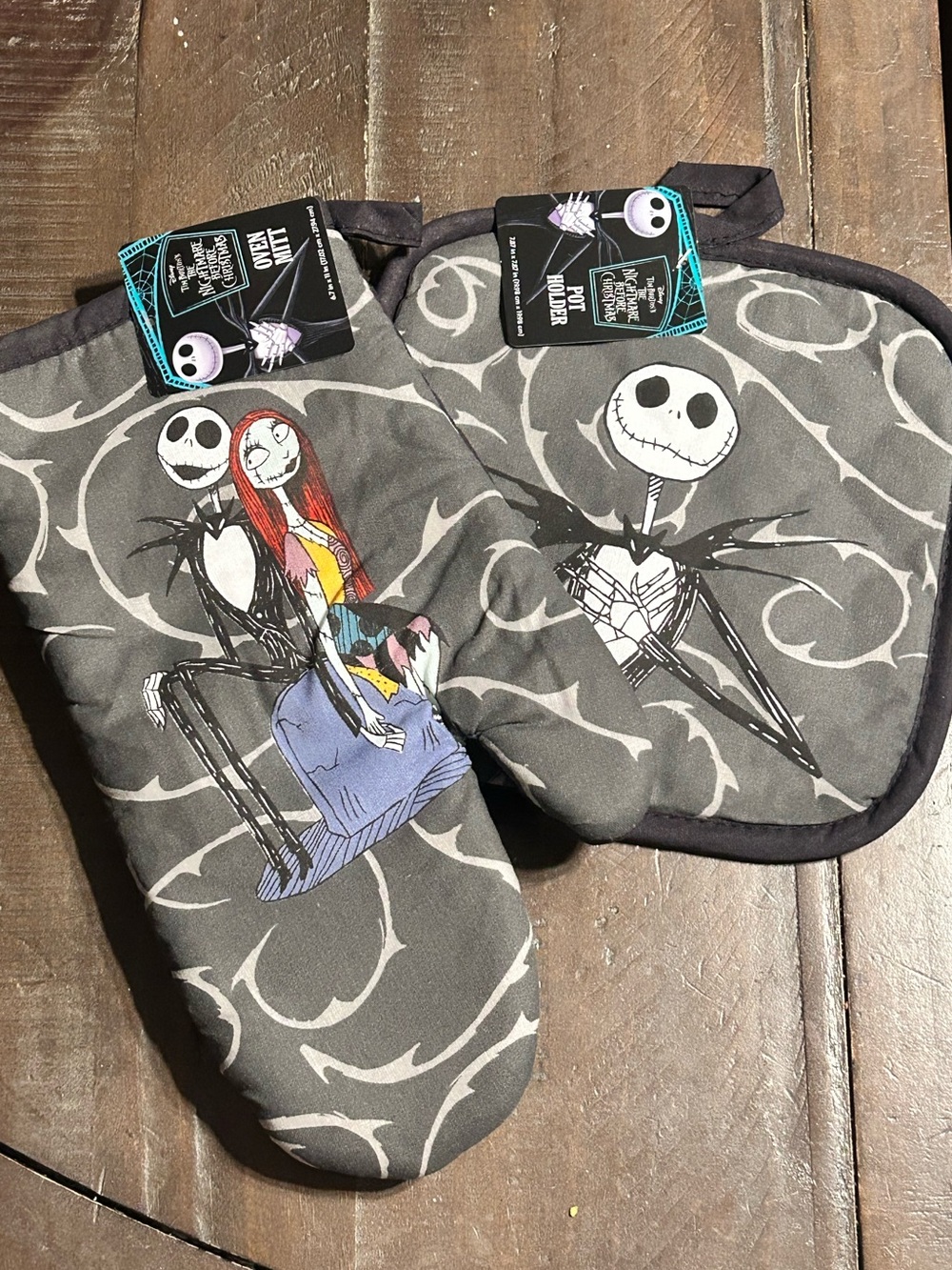The Nightmare Before Christmas Oven Mitt and Pot Holder Set
